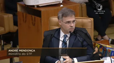 PT pressiona André Mendonça por abertura de investigação sobre Flávio Bolsonaro