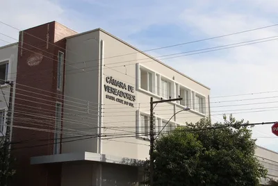 Vereador pede água potável, reparos viários e ações para pessoas em situação de rua