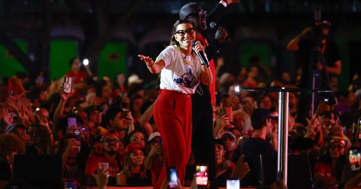 Janja chama militantes de esquerda de resistência em ato com Lula em Florianópolis