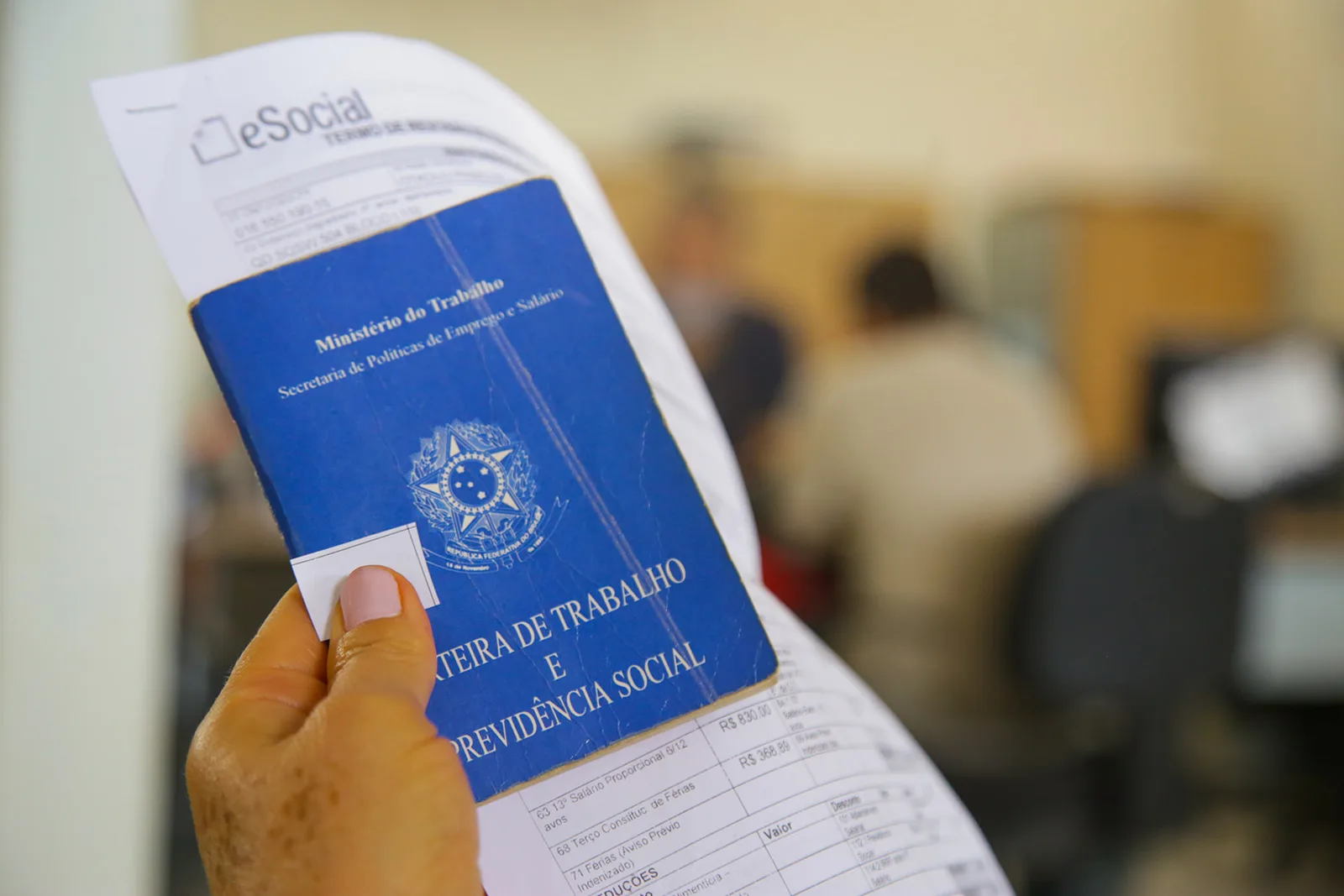 Satisfação com o trabalho sobe, mas remuneração lidera queixas, aponta FGV Ibre