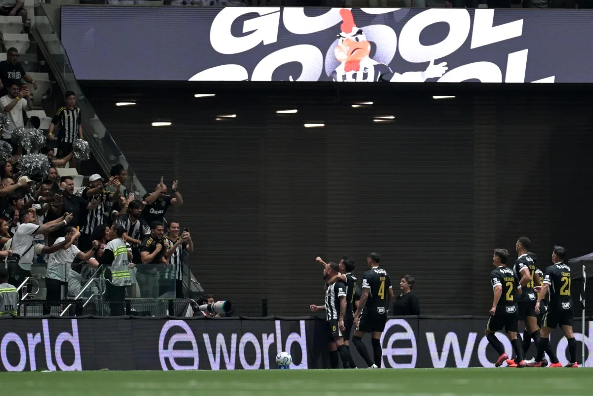Atlético-MG decide no segundo tempo e supera Fluminense na Arena MRV