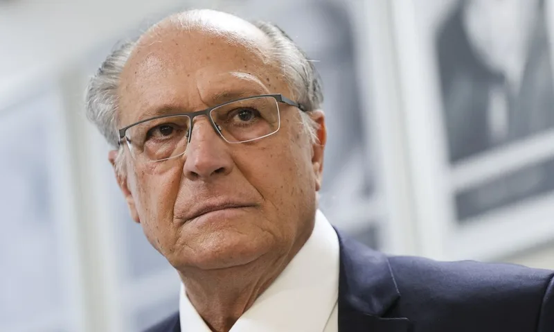 Flávio nega boato sobre Nossa Senhora Aparecida; Alckmin promete preservar religiões