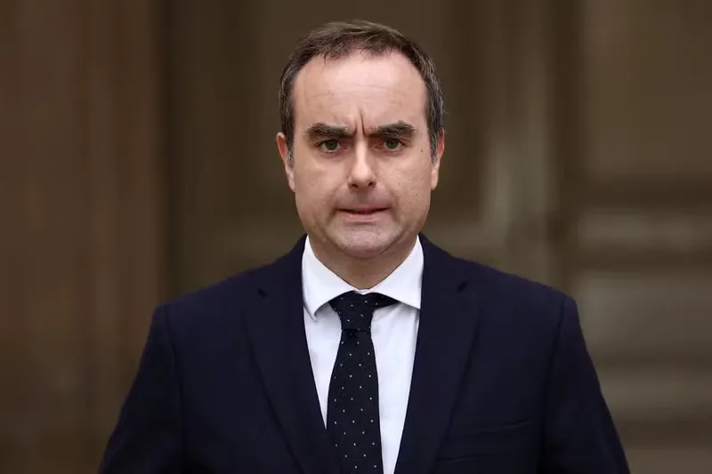França prevê ajuste de 54 bilhões de euros no orçamento de 2027