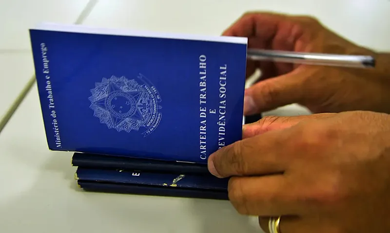 Vagas no DF incluem salário de R$ 3,5 mil para supervisor de lavanderia