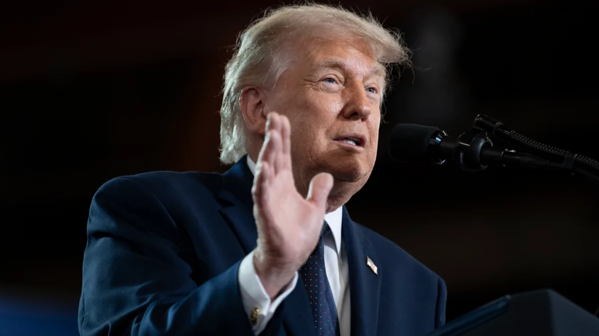 Trump afirma acompanhar de perto a eleição brasileira