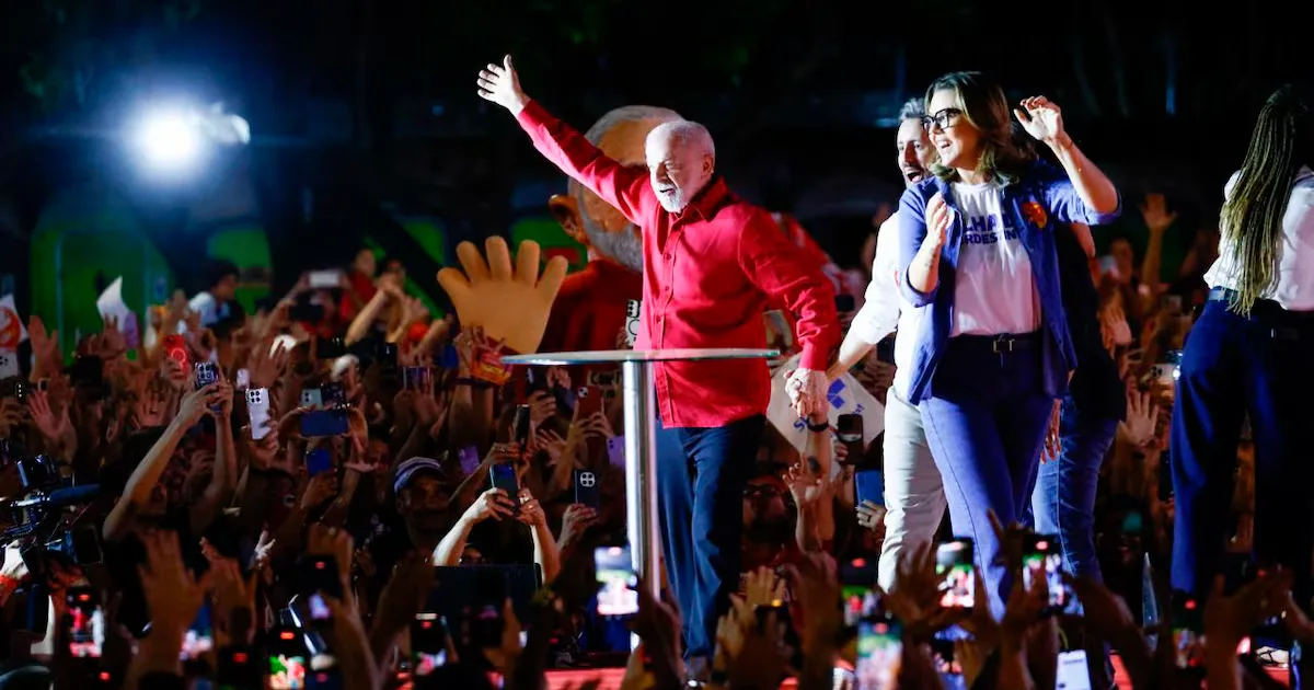 Lula pede rejeição a candidatas de direita em comício no Distrito Federal
