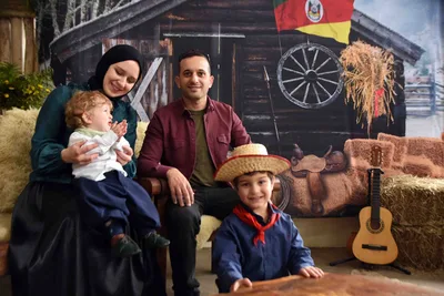 Família turca conhece tradições gaúchas durante festejos em Santa Cruz do Sul