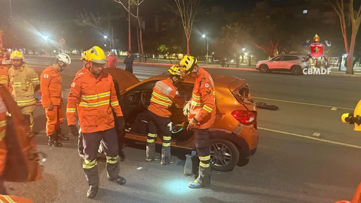 Motorista fica ferida após colisão entre BYD Dolphin e Renault Kwid no Distrito Federal