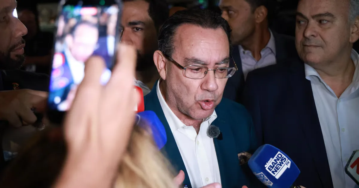 Augusto Cury pede apoio de eleitores de Flávio Bolsonaro contra Lula