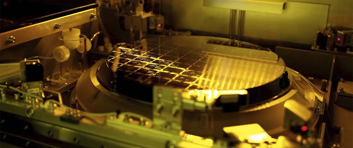 TSMC pesquisa microcanais para refrigerar chips de IA de até 4.100 W