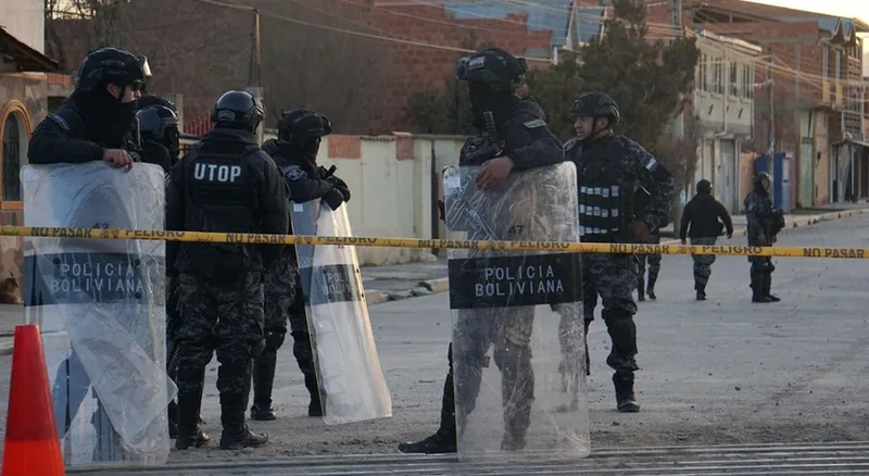 Explosão em centro militar boliviano deixa dois mortos e dezenas de feridos