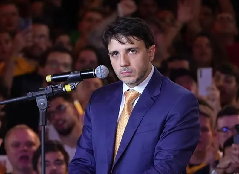 Renan Santos lança manifesto com pedidos contra ministros do STF e cúpula da PF