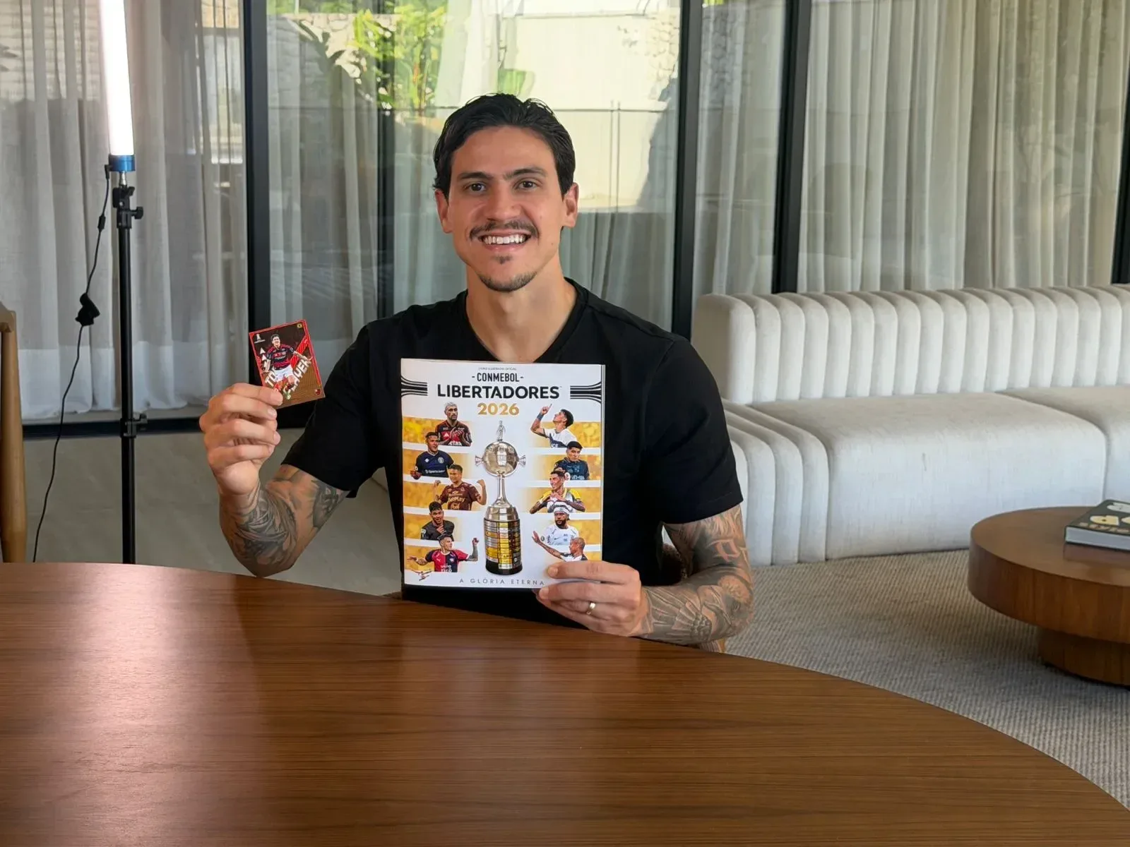 Pedro fecha parceria com a Panini para campanha do álbum da Libertadores