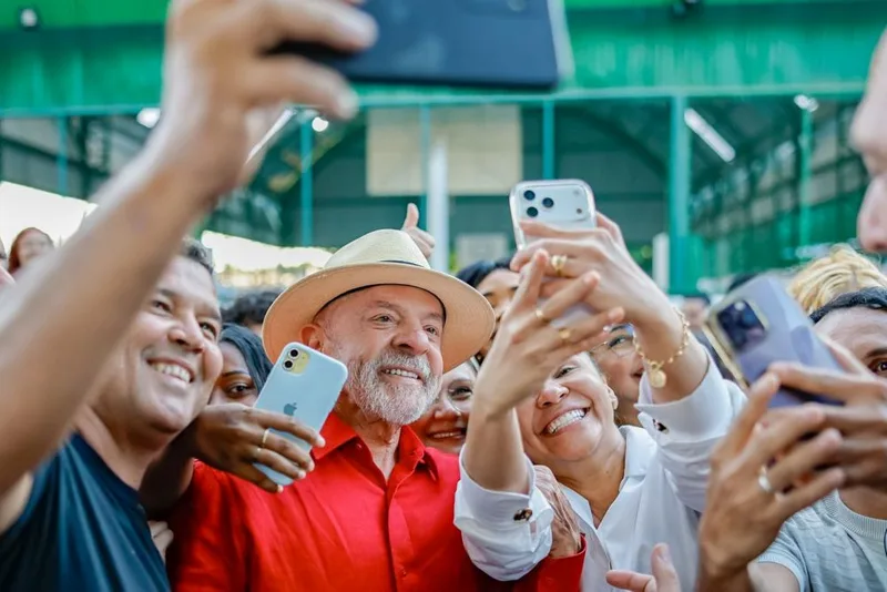 PT reúne aliados e discute reação após avanço de Flávio Bolsonaro nas pesquisas