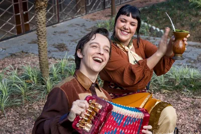 Grupo Sintonia Teatral celebra uma década com espetáculo sobre o folclore gaúcho
