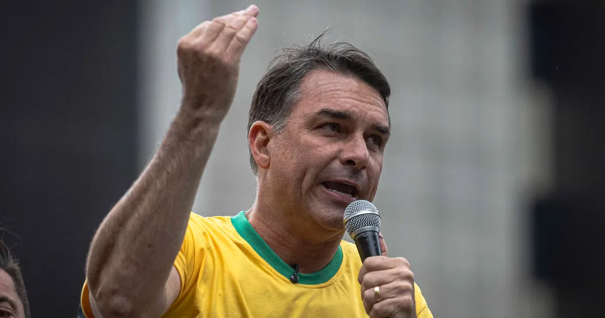 Defesa de Flávio tentou levar investigação sobre Dark Horse a Mendonça