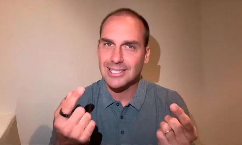 TSE ordena remoção de publicações de Eduardo Bolsonaro sobre urnas