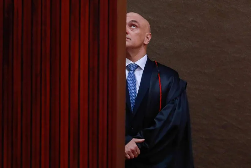 Moraes pede a Fachin acesso integral a investigações do Banco Master