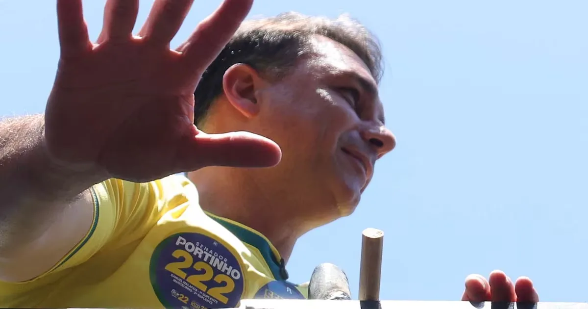 Defesa de Flávio pede a Fux suspensão de decisão sobre posts de Aparecida