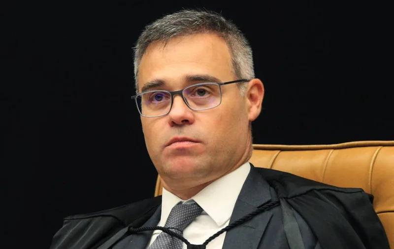 Mendonça nega atuação partidária enquanto STF adia sessão sobre ministro