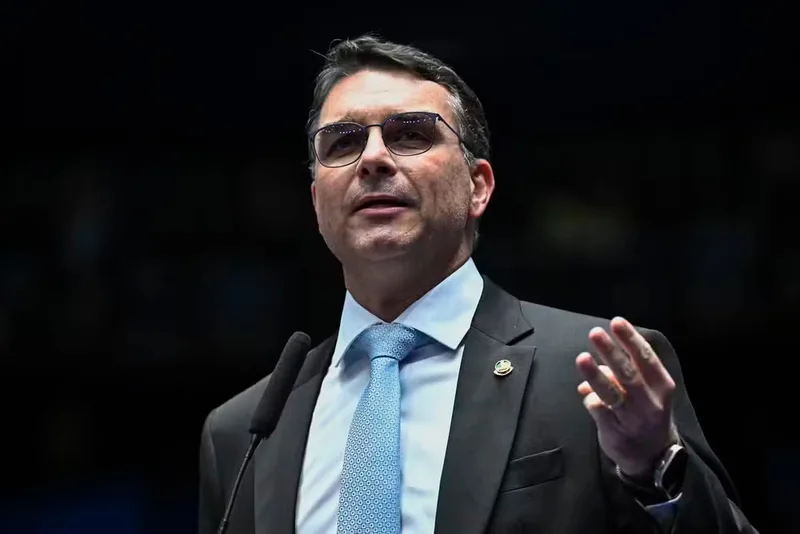 Flávio questiona validade de MP contra bets e promete barrar cassinos online