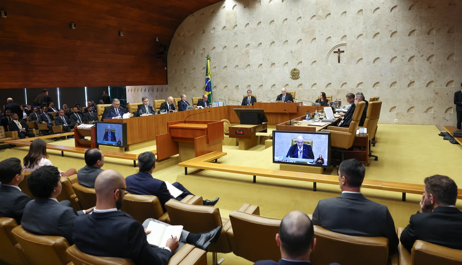STF termina sessão sobre caso Moraes sem decisão e com empate entre ministros