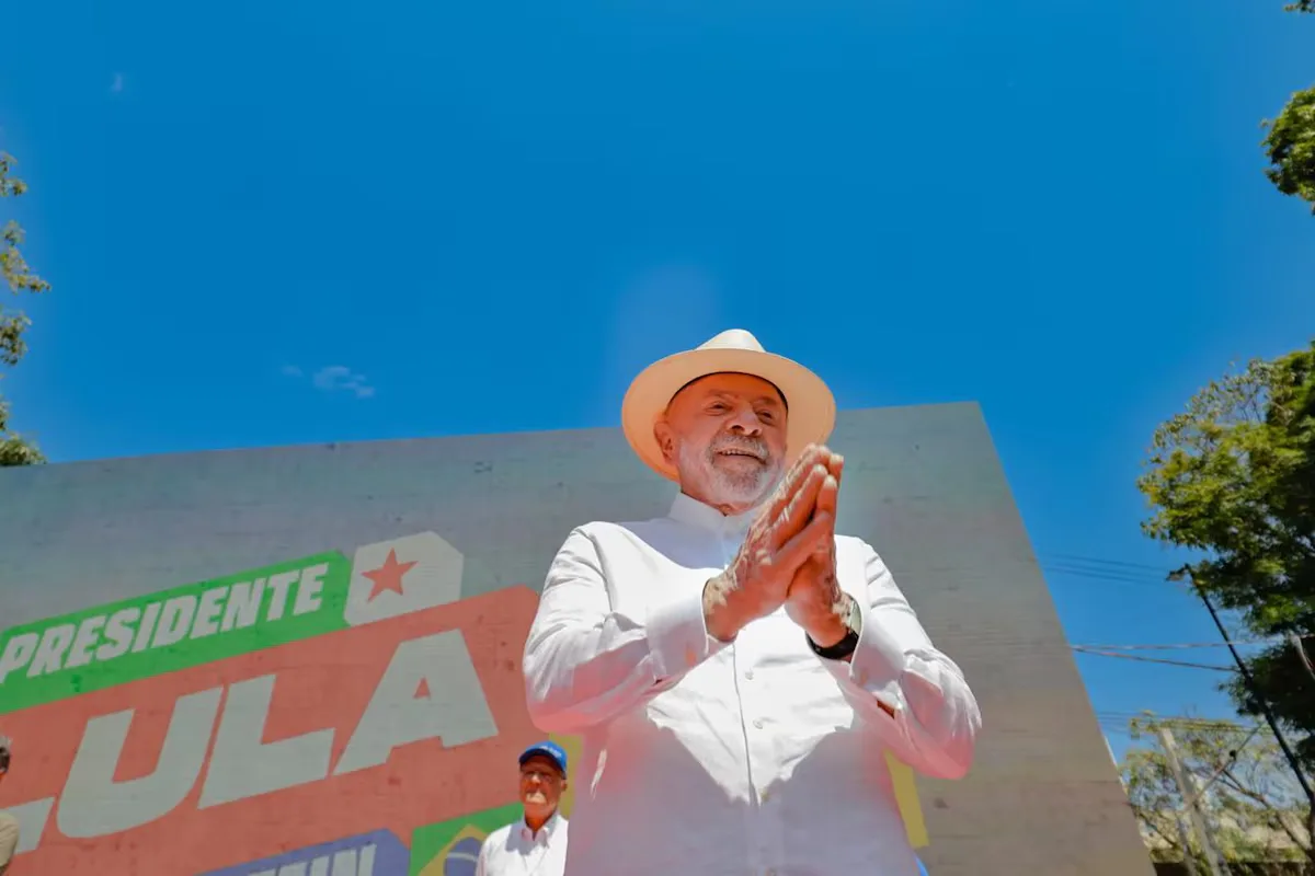 Lula defende IA em português e diz que Trump quer acabar com o Pix