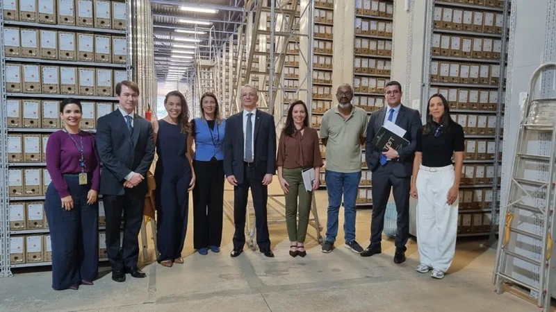 TJDFT apresenta acervo e projetos de gestão documental a Fernando Habibe