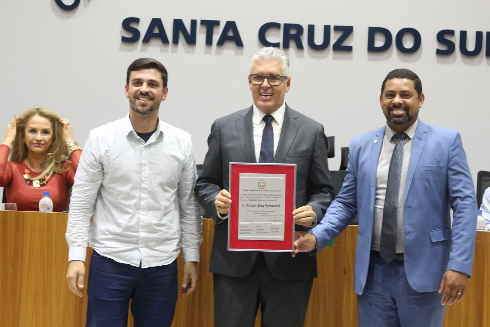 Câmara de Santa Cruz do Sul homenageia Claiton Fernandez em sessão solene
