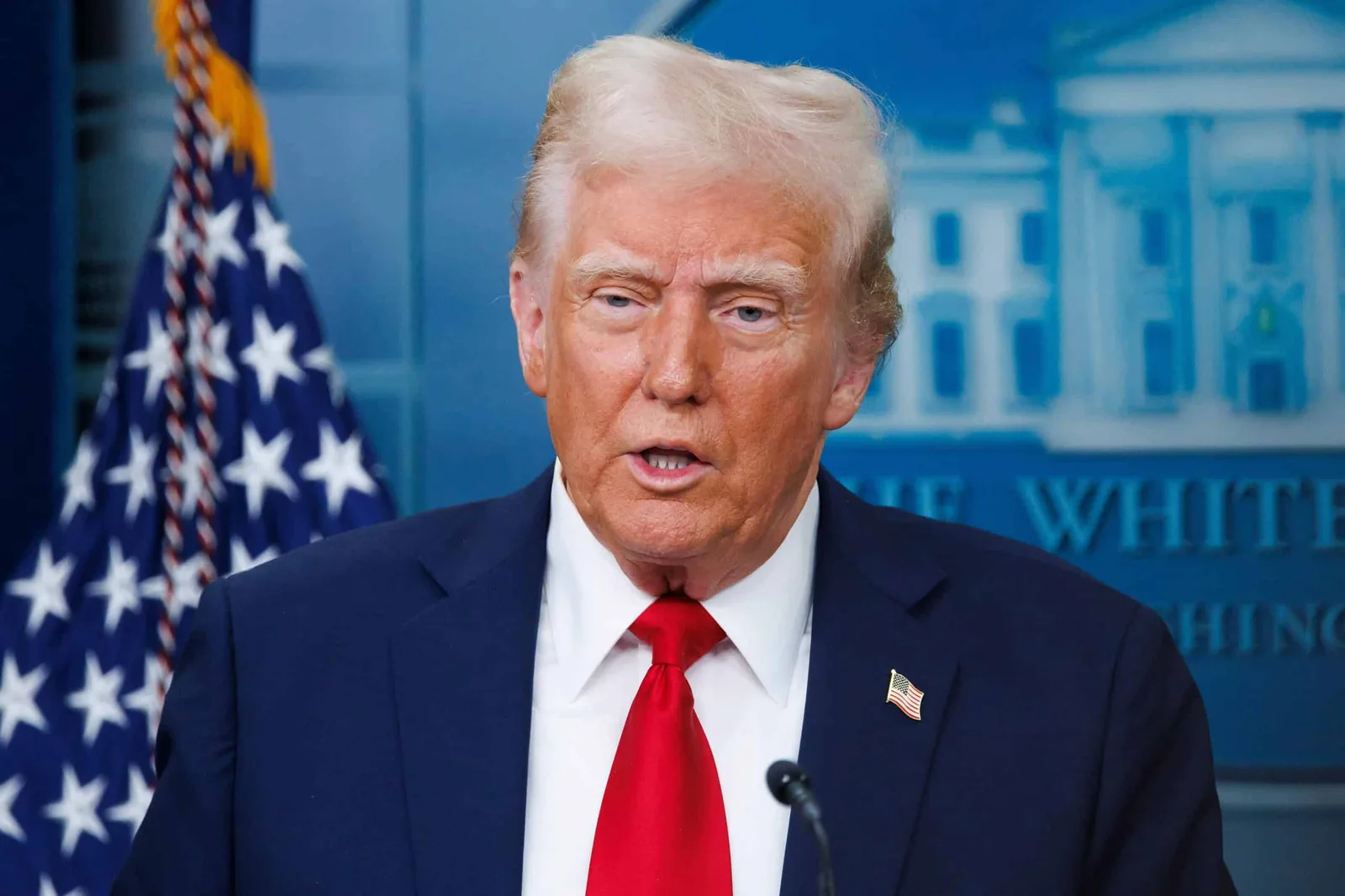 Trump rejeita freio no avanço da inteligência artificial por risco à liderança dos EUA