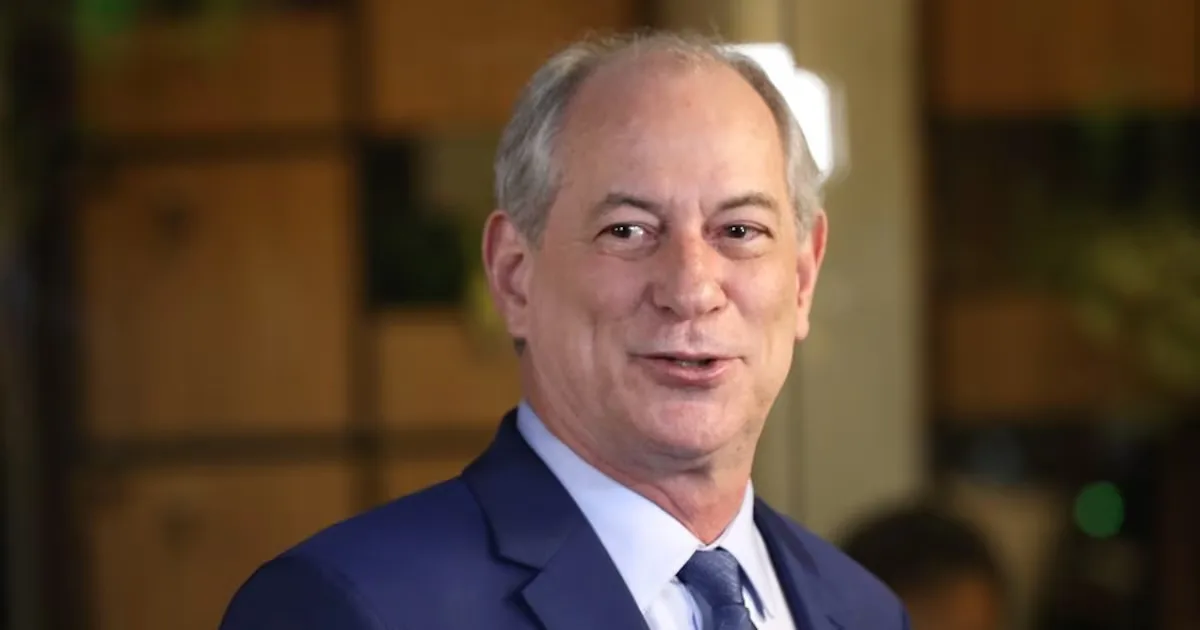 Ciro tenta evitar Flávio Bolsonaro em agenda no Ceará