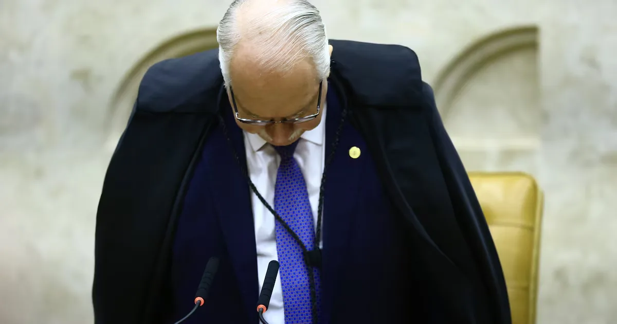 Fachin é aconselhado a adiar julgamento sobre fake news envolvendo Flávio Bolsonaro