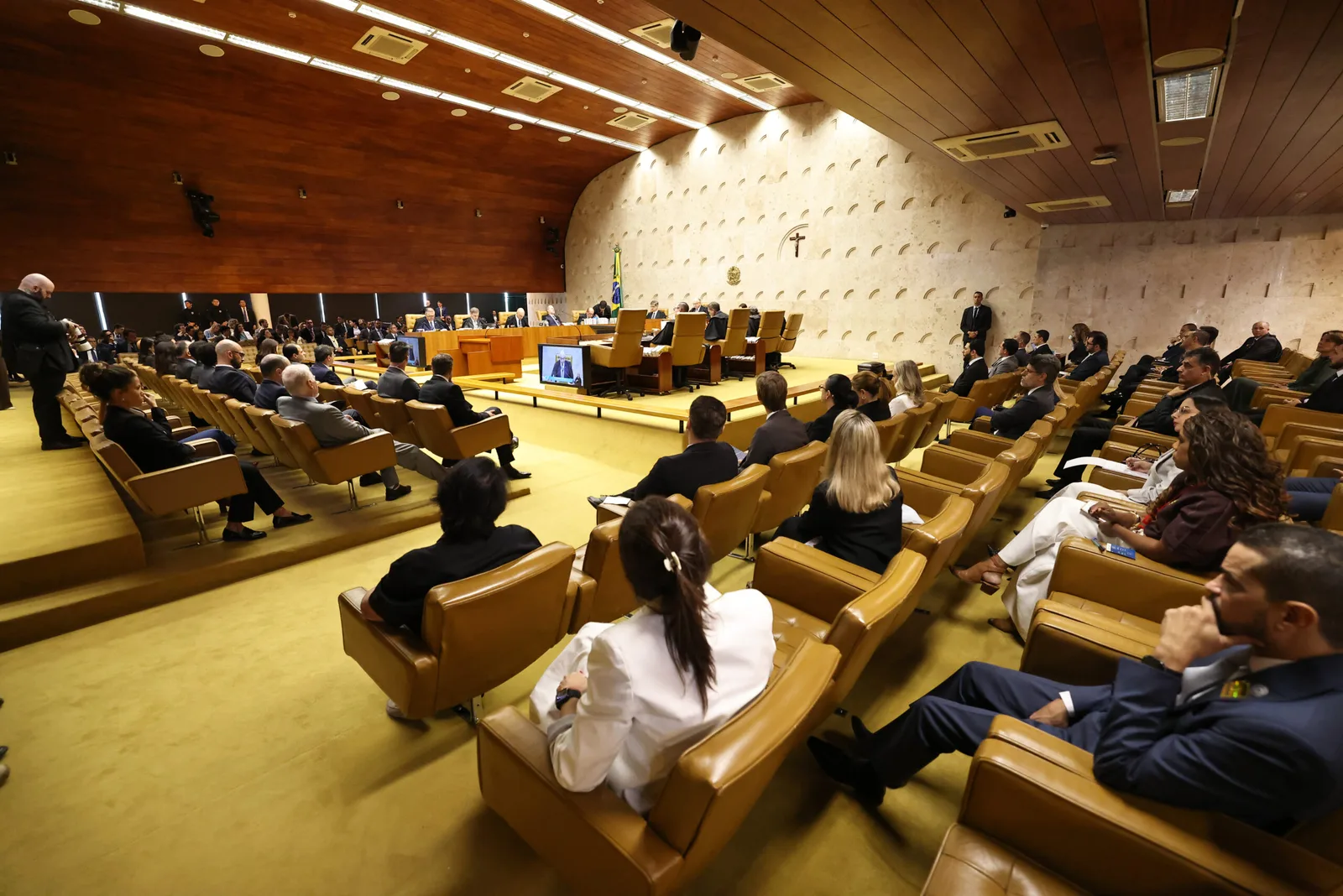 Pedido de vista interrompe análise de investigação sobre Alexandre de Moraes no STF