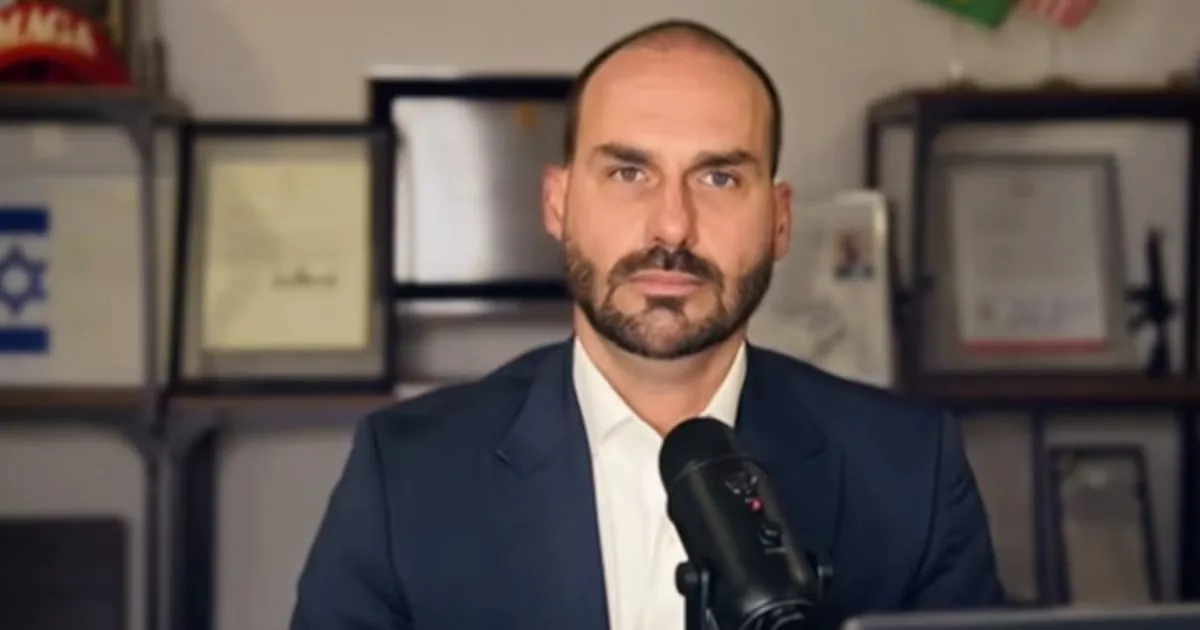 Eduardo Bolsonaro é demitido da Polícia Federal por abandono de cargo