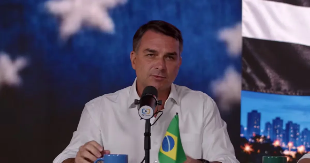 Flávio Bolsonaro mobiliza aliados por voto útil no primeiro turno