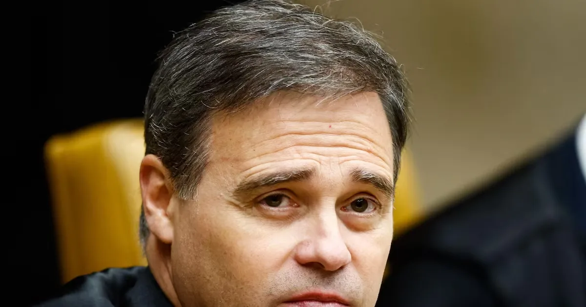 Michelle Bolsonaro defende André Mendonça durante crise no STF
