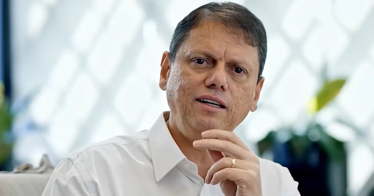 Campanha de Tarcísio remove ataque ao PT de propaganda eleitoral