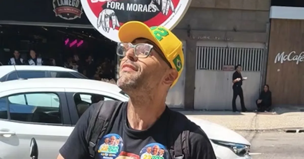 Deputado estadual do PL mostra pistola durante discussão em comitê do PSOL no Rio