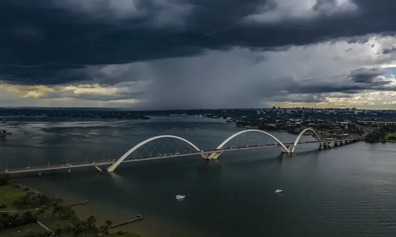 Defesa Civil prevê chuva intensa e ventos de até 60 km/h no DF