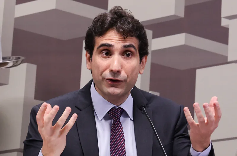 Galípolo diz que expectativas para a Selic seguem os dados