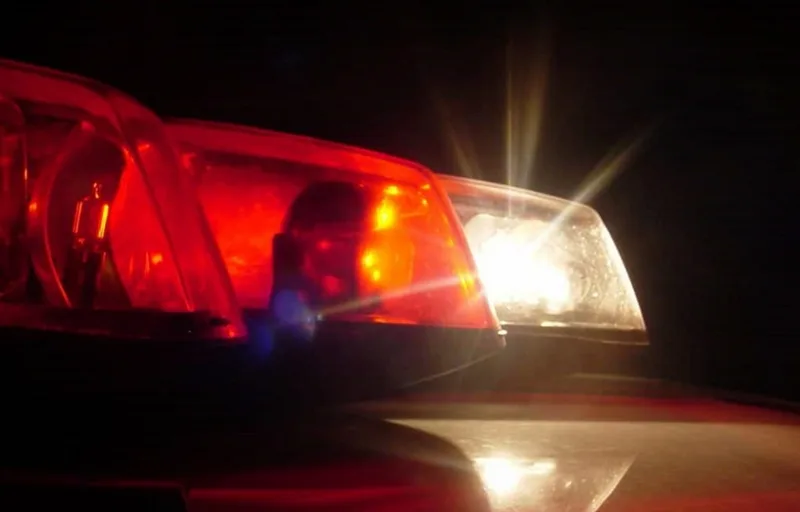 Corpo carbonizado é localizado junto a carro em chamas em Goiás