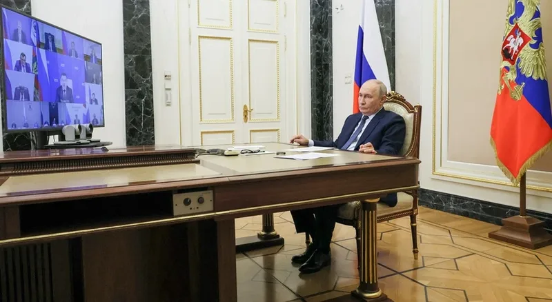 Putin determina pausa de ataques em Kiev durante três dias