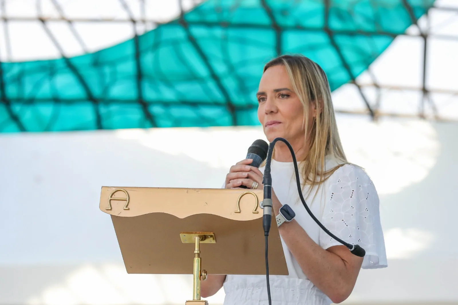 Pesquisa aponta liderança de Celina Leão e 30,9% sem candidato definido no DF