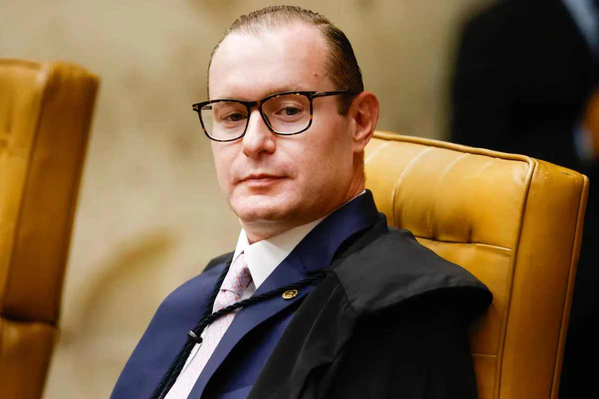 Zanin ordena entrega de dados do celular de Vorcaro antes de sessão do STF