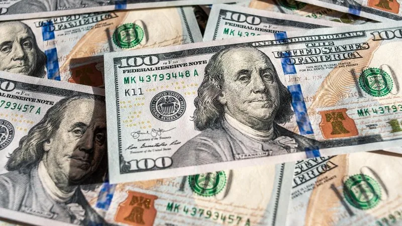 Dólar avança com payroll dos EUA e disputa eleitoral brasileira no foco