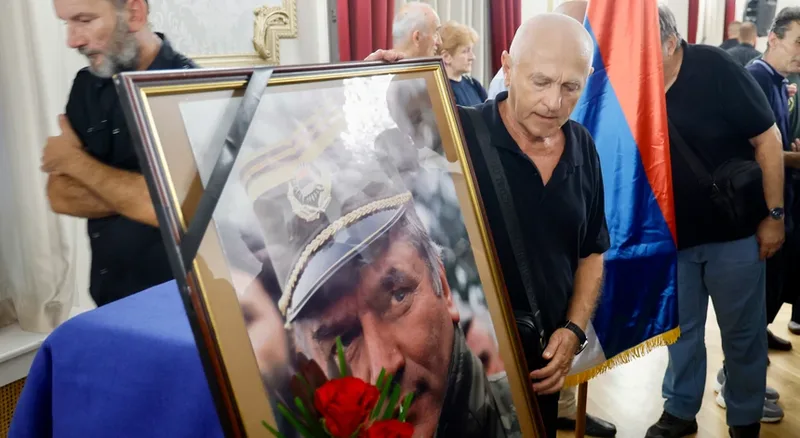 Autoridades sérvias homenageiam Ratko Mladic antes de funeral em Belgrado