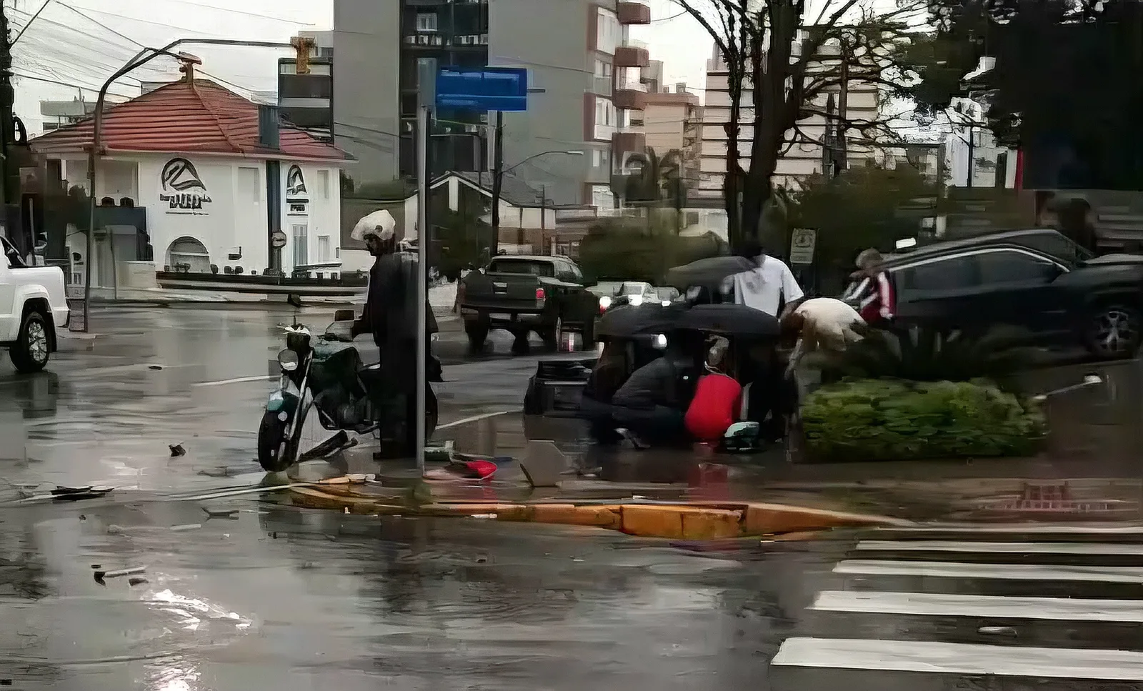 Motorista é levado à delegacia após colisão e teste indicar embriaguez