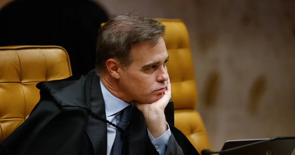 Fux e Mendonça solicitam à PF mensagens apreendidas com dono do Banco Master