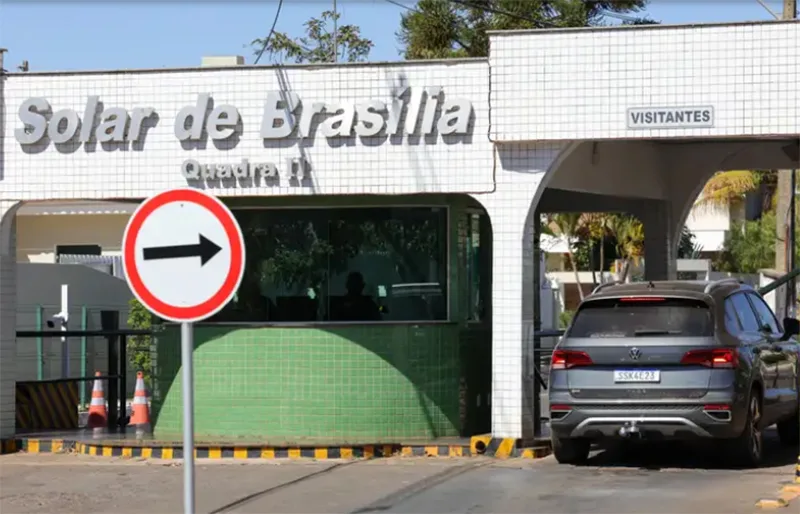 Defesa de Bolsonaro retira pedido para suspender pena no STF