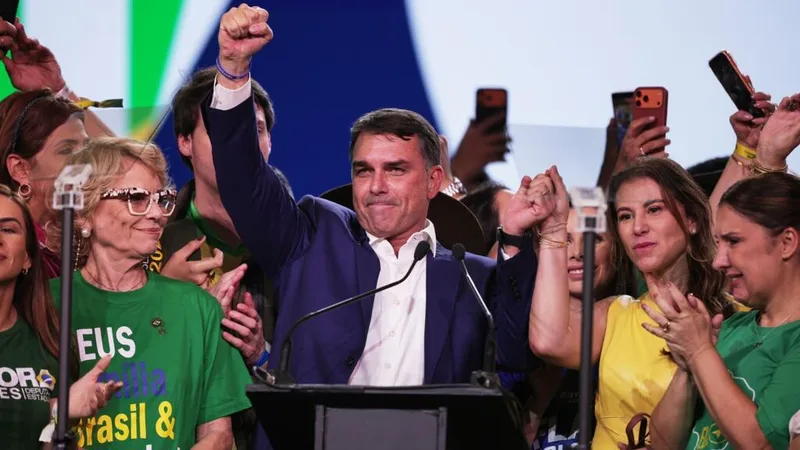Flávio Bolsonaro promete recuperar áreas dominadas por facções